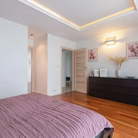 Great 2 Bdr Apartment, Prestigious Location In The Center Of Warsaw. Varşova