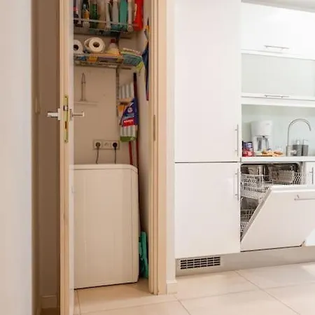 Great 2 Bdr Apartment, Prestigious Location In The Center Of Warsaw. Appartement