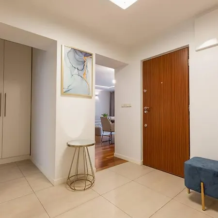 Great 2 Bdr Apartment, Prestigious Location In The Center Of Warsaw. Warschau