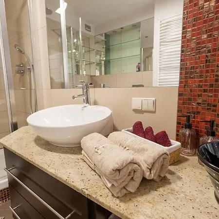 Great 2 Bdr Apartment, Prestigious Location In The Center Of Warsaw.