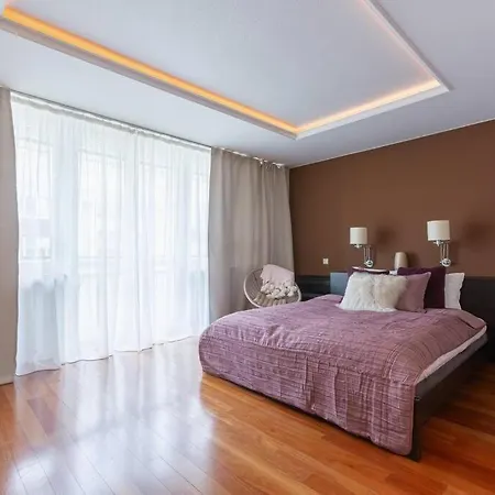 Great 2 Bdr Apartment, Prestigious Location In The Center Of Warsaw. Appartement Warschau