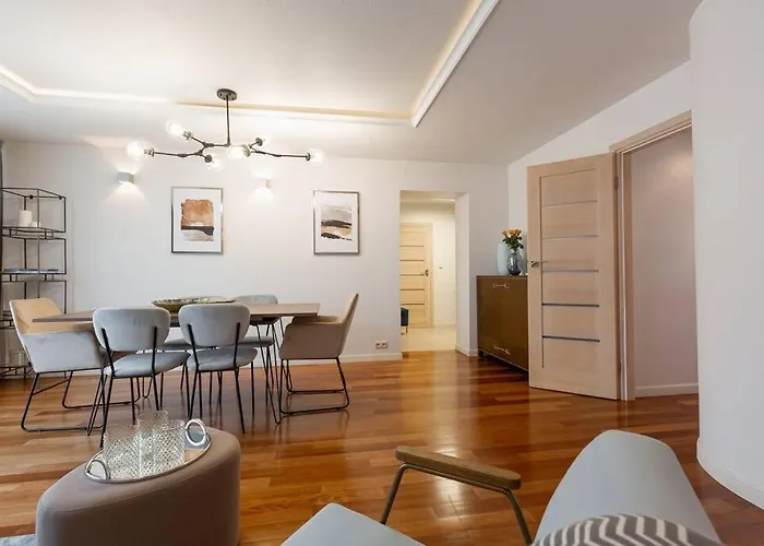 Apartment Great 2 Bdr Apartment, Prestigious Location In The Center Of Warsaw. Warsaw