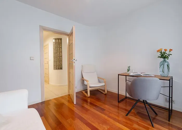 Great 2 Bdr Apartment, Prestigious Location In The Center Of Warsaw. Apartment *