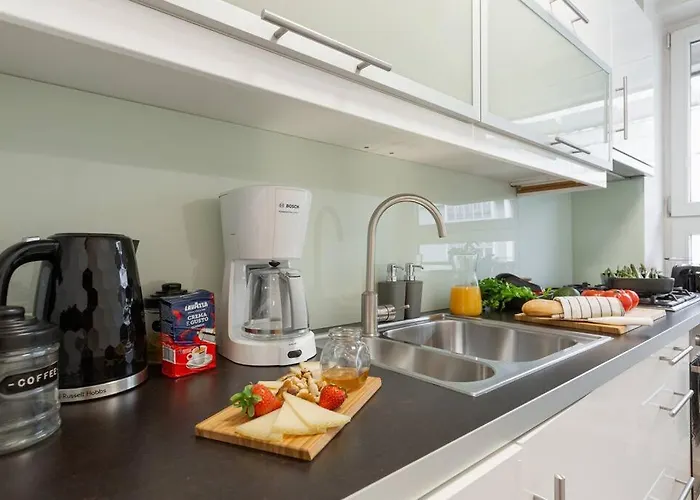 Apartment Great 2 Bdr Apartment, Prestigious Location In The Center Of Warsaw. Warsaw