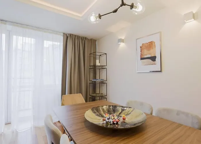 Apartment Great 2 Bdr Apartment, Prestigious Location In The Center Of Warsaw. Warsaw