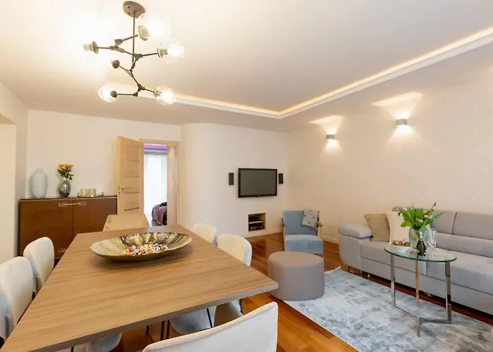 Apartment Great 2 Bdr Apartment, Prestigious Location In The Center Of Warsaw. Warsaw