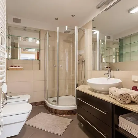 Great 2 Bdr Apartment, Prestigious Location In The Center Of Warsaw. *