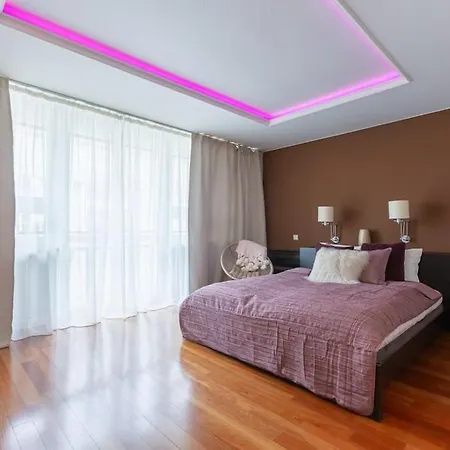 Great 2 Bdr Apartment, Prestigious Location In The Center Of Warsaw. 바르샤바