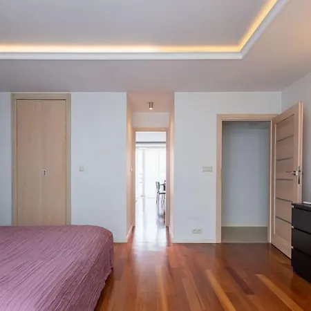 Great 2 Bdr Apartment, Prestigious Location In The Center Of Warsaw. 바르샤바